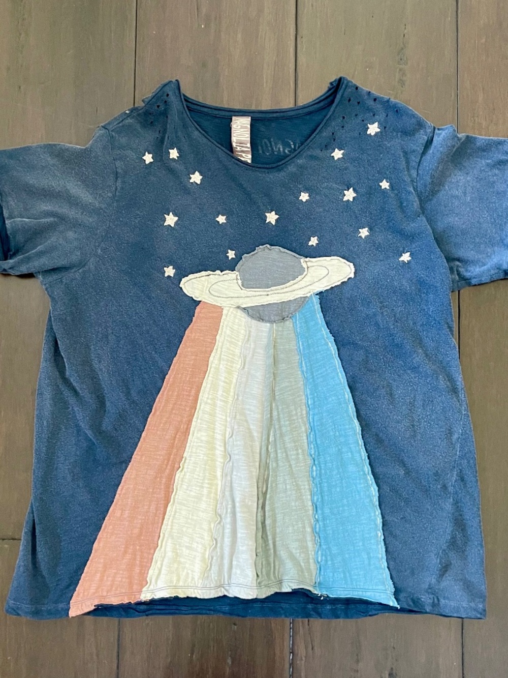 Rare Magnolia Pearl “Opalia” Appliquéd Tee in Excellent Condition ~ OS